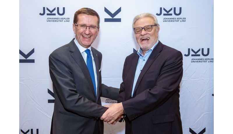 State Councilor Markus Achleitner and Honorary President Gerhard Stürmer, Photo credit: JKU 