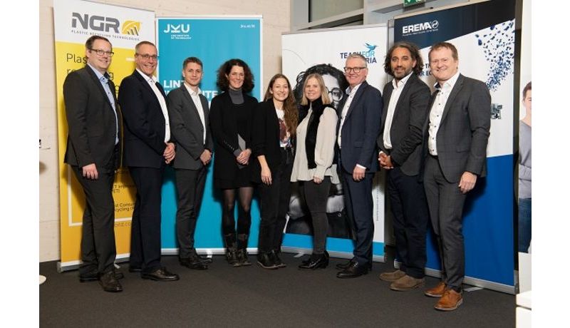 From left: Vice-Rector Koch, Assoc. Prof. Jörg Fischer (LIT Factory, Institute of Polymeric Materials and Testing), Dr. Klaus Fellner (Team Leader Circular Economy, ENGEL GmbH), Maria Buchmayr (Office of Sustainability, JKU), Elisabeth Ulbrich (Head of Operations, LIT OIC), Dr. Christiane Steinlechner (JKU HAM, Teach for Austria), Manfred Hackl (CEO Erema GmbH), Stephan Grafenhorst (Global Head of Sustainability and Corporate Affairs, Greiner AG), Günther Klammer (CTO Next Generation Recyclingmaschinen GmbH); Photo credit: Fotosisa