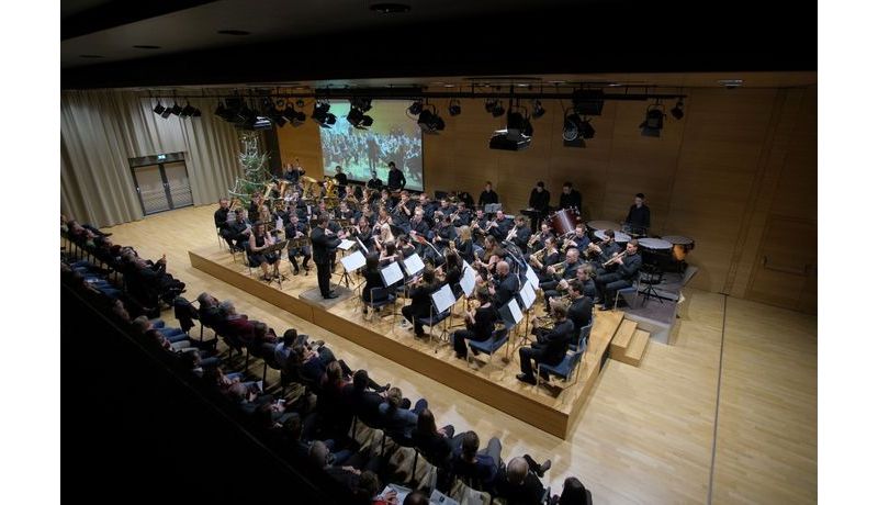 Großaufnahme des Orchesters während des Konzerts